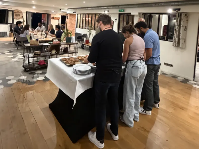 Collaborateurs en team building culinaire près de Paris à Clamart