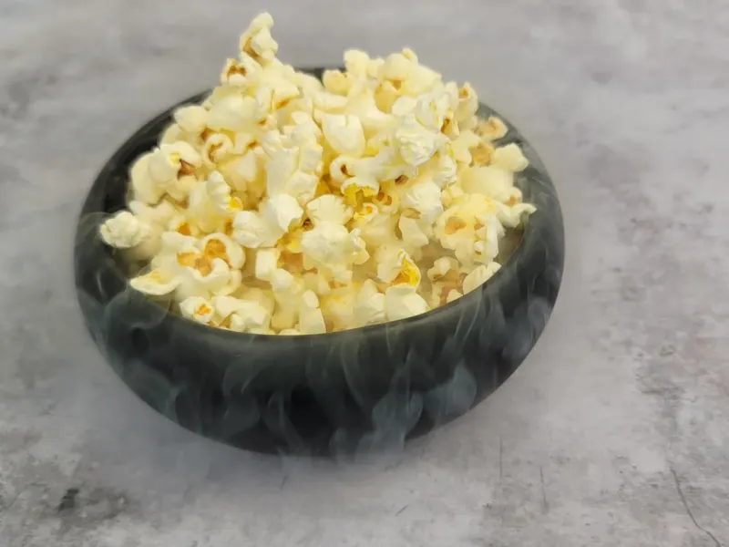 Bol de popcorn fumant à l'azote liquide
