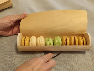Atelier-Macarons_Boite-de-macarons-a-emporter