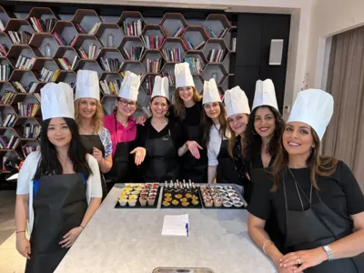 Participants à l'atelier Cooking battle® 6 pièces avec les bouchées réalisées