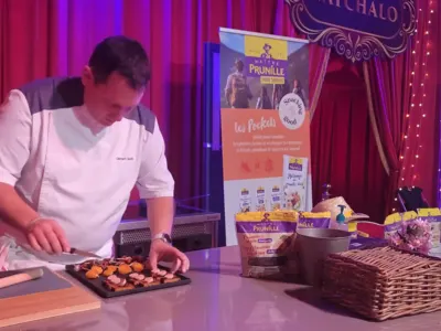Le Chef Clément prépare les bouchées en direct