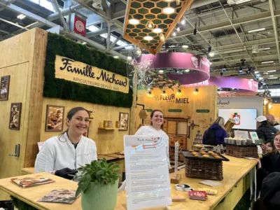 Animation culinaire autour du miel sur le stand Famille Michaud