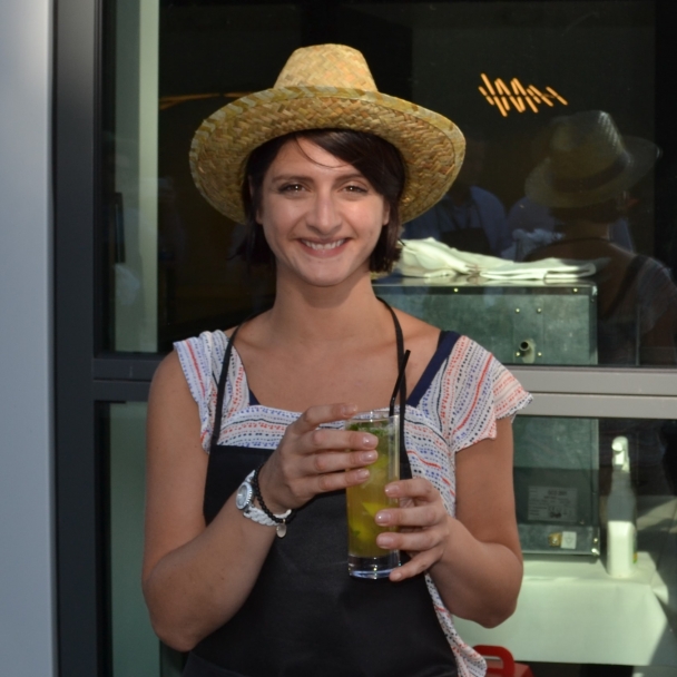 Place à la dégustation d'un cocktail mojito après l'atelier barbecue