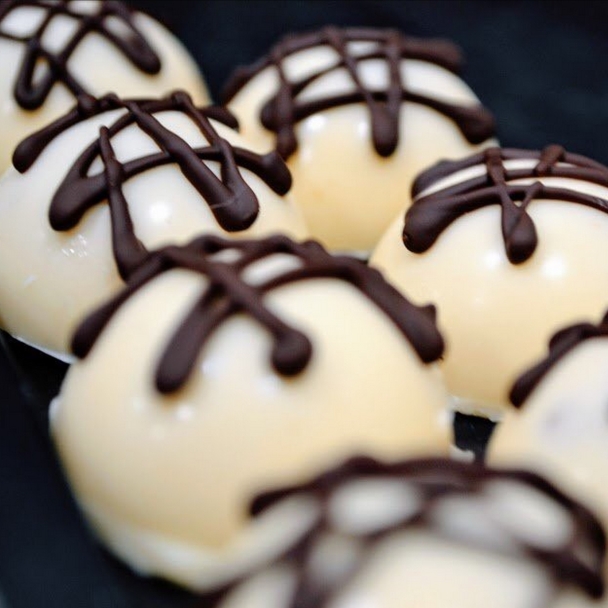 Une recette à croquer : demi sphère au chocolat blanc et orange épicée