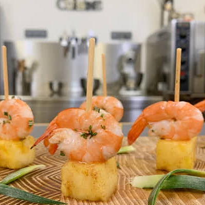 Brochette de crevettes au romarin et ananas