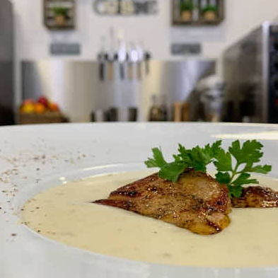 Velouté de pomme de terre au cumin et poêlée de foie gras