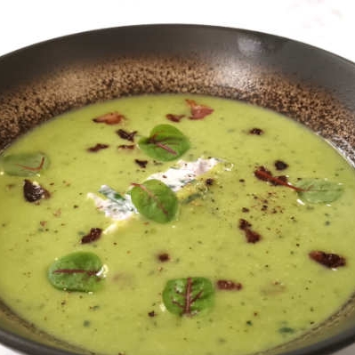 Velouté Glacé de Petits Pois à la Menthe et Fromage Blanc, Lardons Croustillants