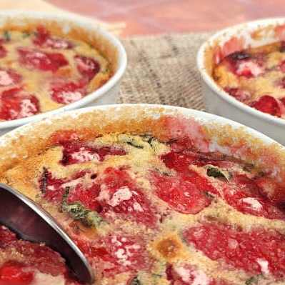 Clafoutis aux fraises et basilic